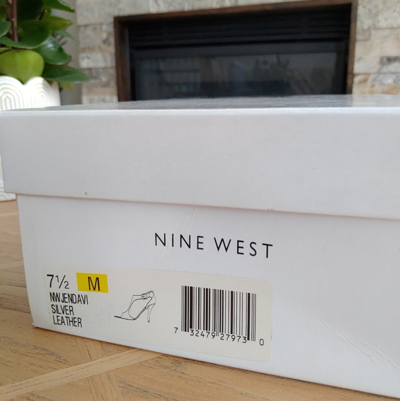 Nine West Jendavi Silver Leather Sandals - Picture 10 of 10